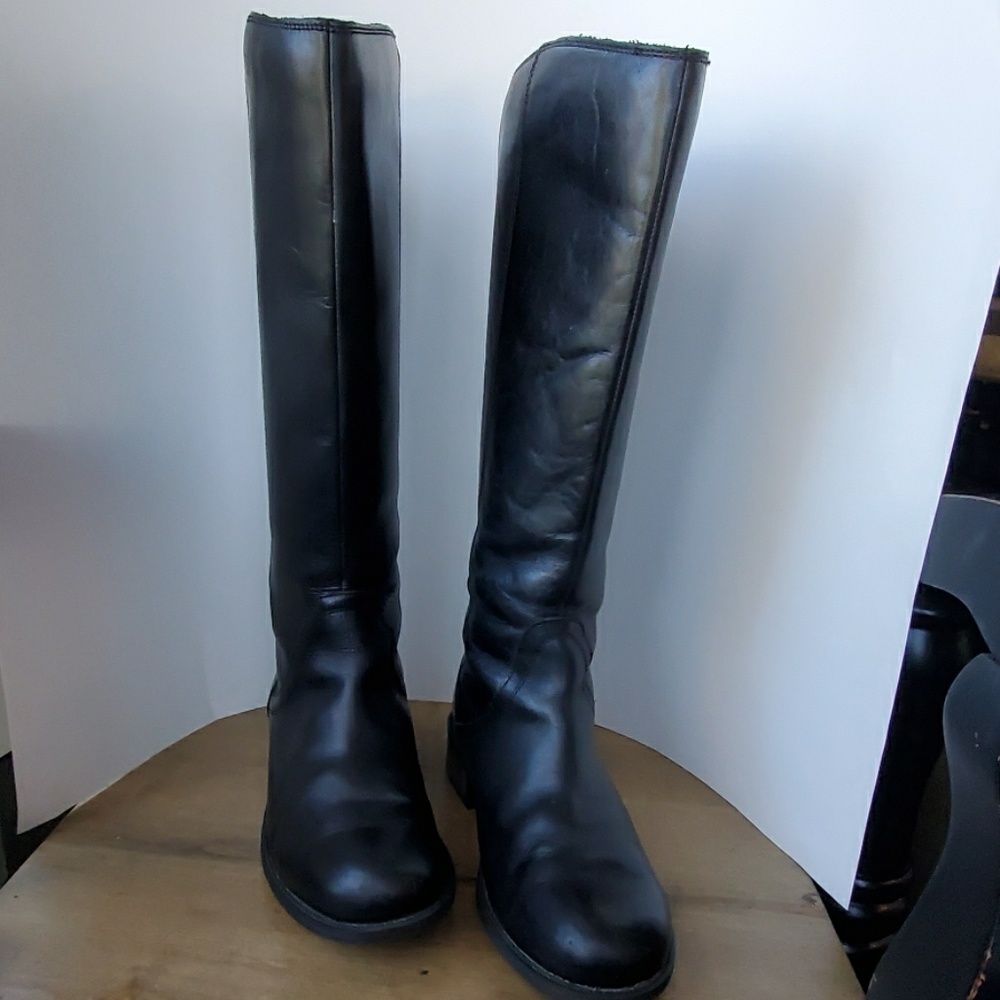 UGG Tall leather boots size 9
